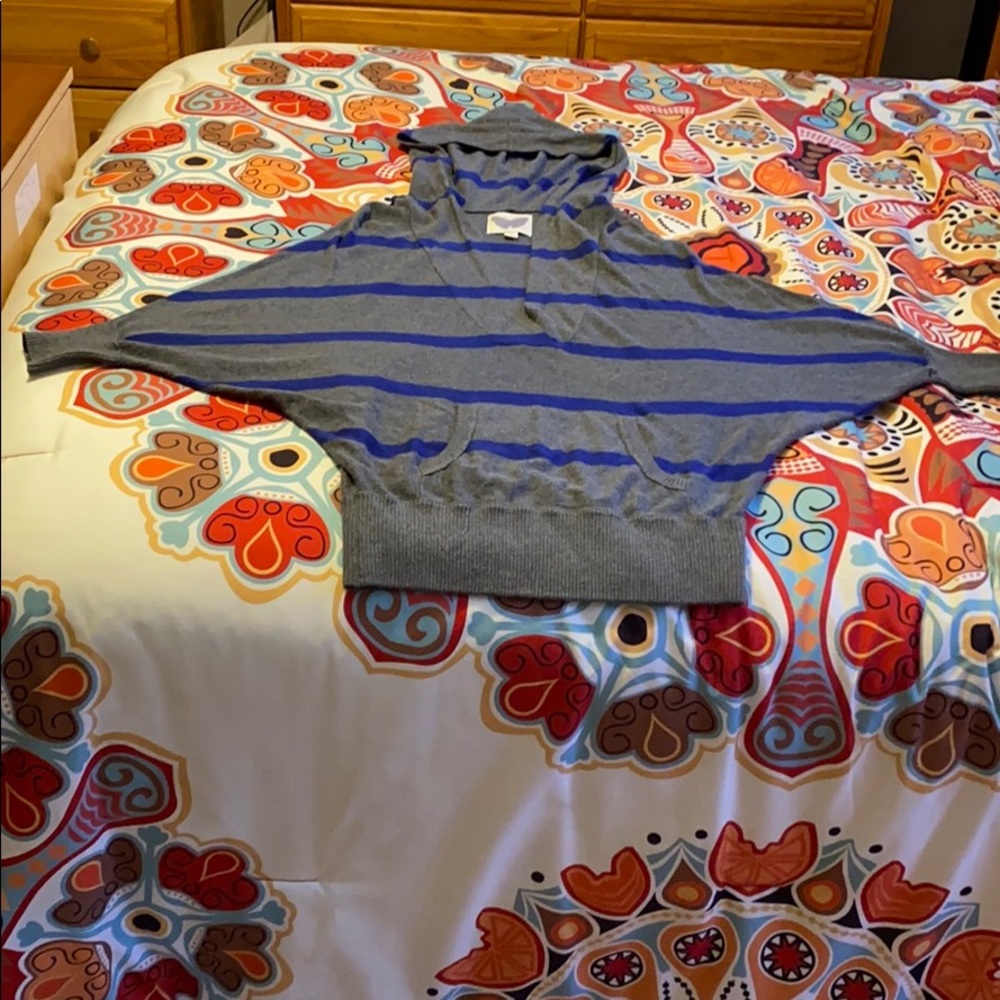 Short sleeved loose fitted hoodie shirt